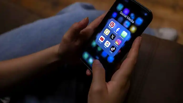 Türkler Günlük 4 Saati Mobilde Geçiriyor!