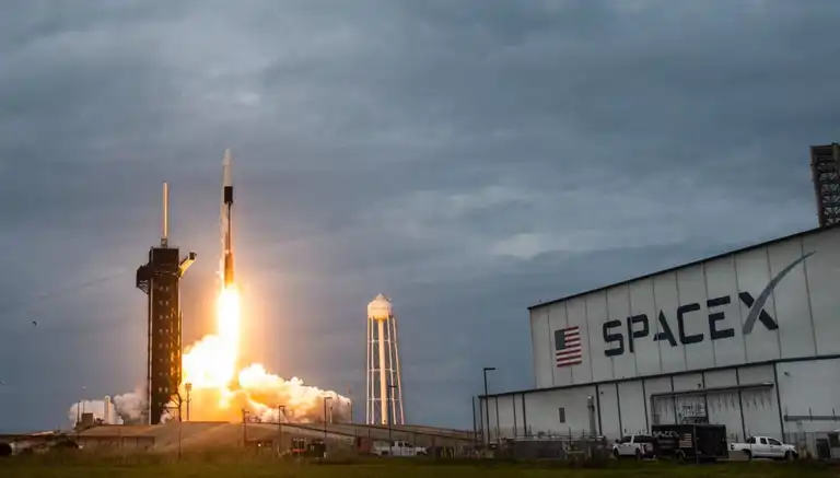 SpaceX, Yeni Nesil Starlink Uyduları Fırlatıyor